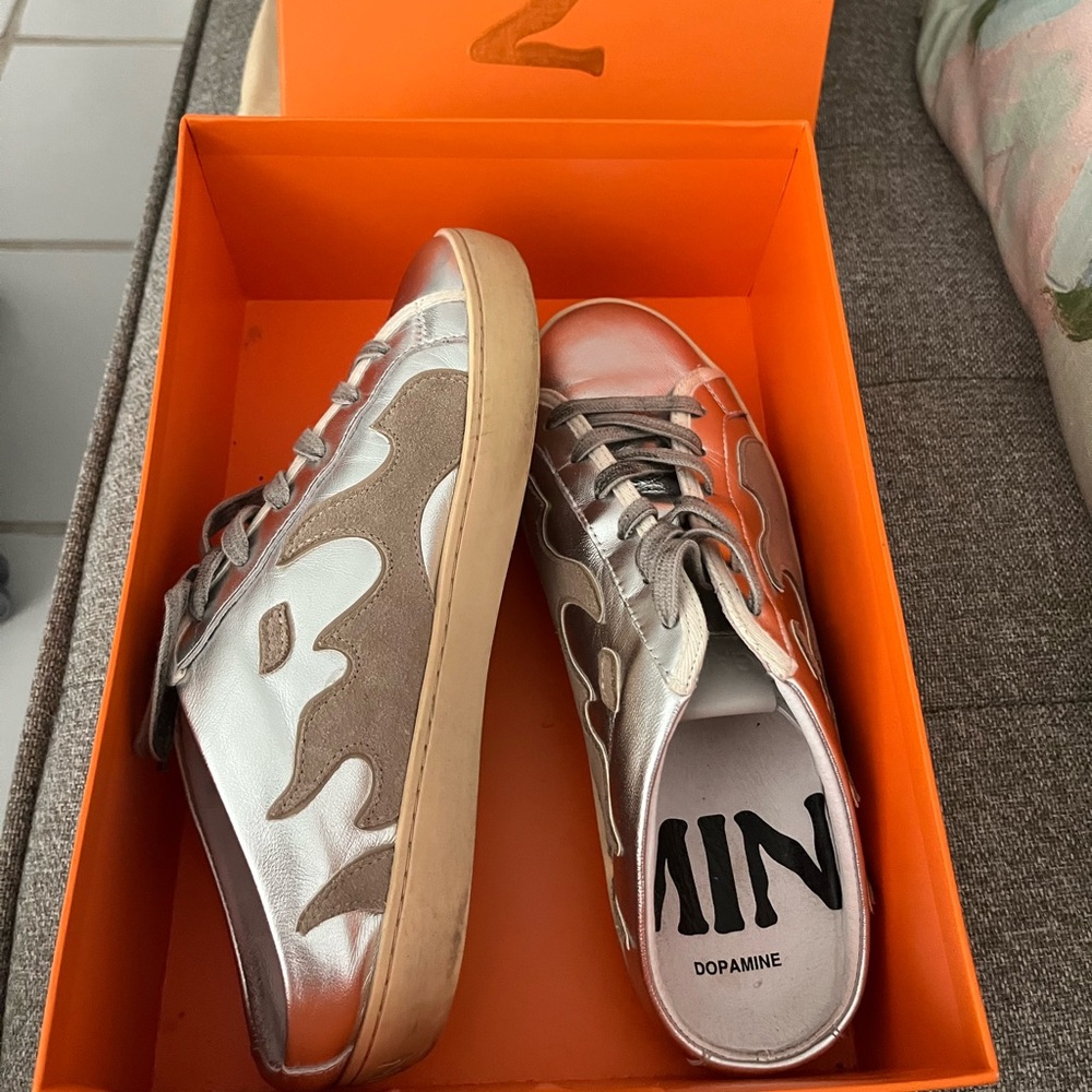 GAMIN DOPAMINE SLIDE-ON SLIP-ON SILVER TAUPE SNEAKER W/FLAME SIZE 8